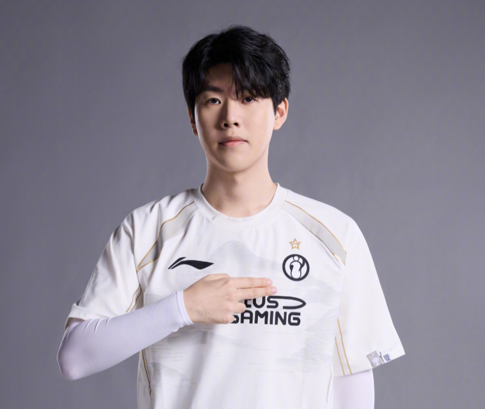 当年希尔5000万买下老鹰队5.8%股份，如今升值多少？网友：血赚