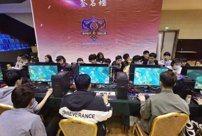 杨瀚森：CBA对抗特别激烈 NBA是主动寻求身体对抗 每个人都为争饭碗